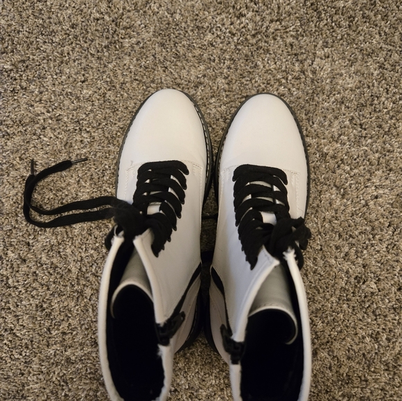 Madden Girls - NEW - Picture 2 of 4